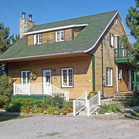 Gite La Halte Du Verger Bed And Breakfast Riviere-du-Loup Exterior photo