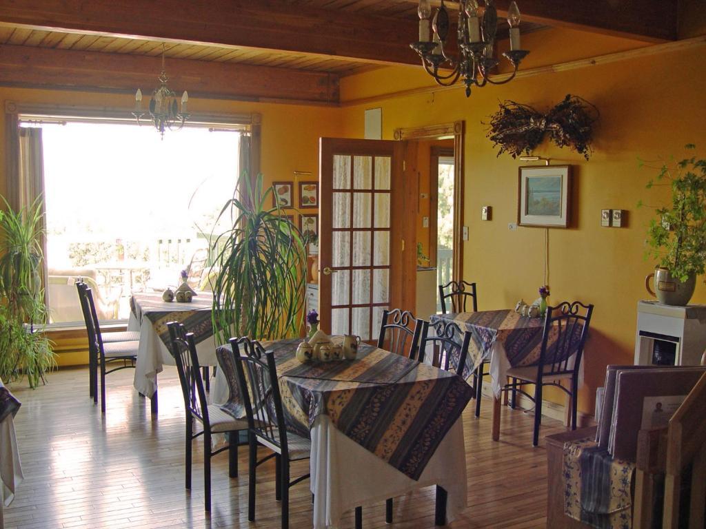 Gite La Halte Du Verger Bed And Breakfast Riviere-du-Loup Exterior photo
