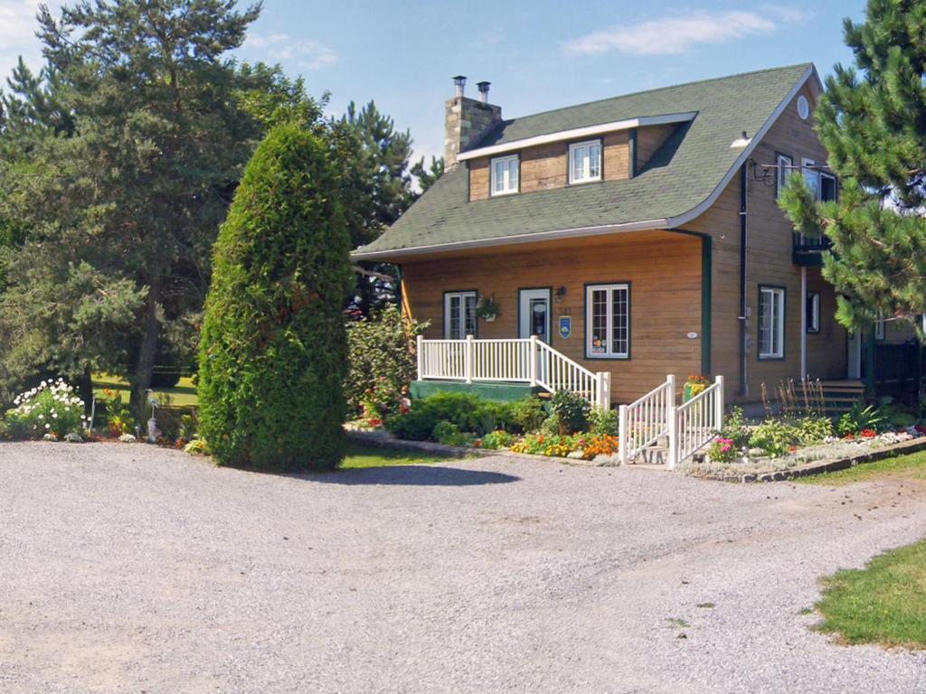 Gite La Halte Du Verger Bed And Breakfast Riviere-du-Loup Exterior photo