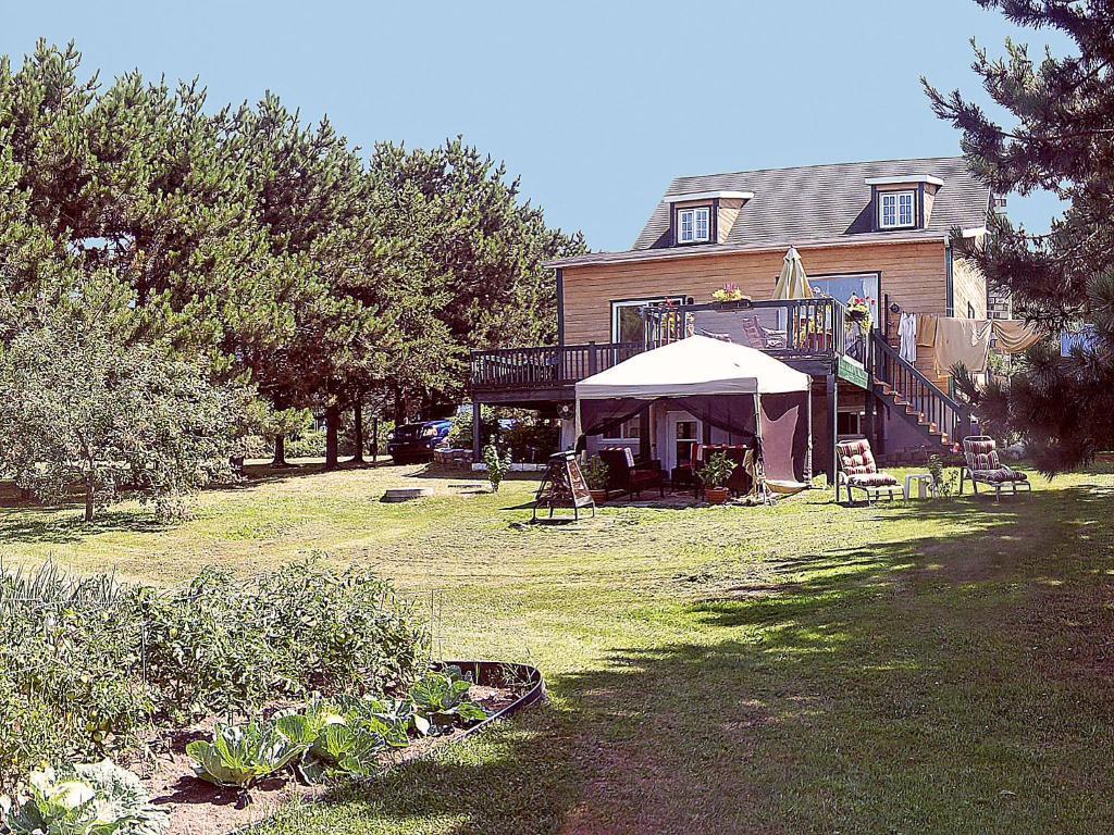 Gite La Halte Du Verger Bed And Breakfast Riviere-du-Loup Exterior photo