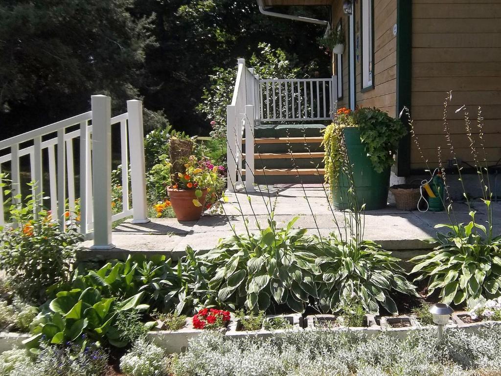 Gite La Halte Du Verger Bed And Breakfast Riviere-du-Loup Exterior photo