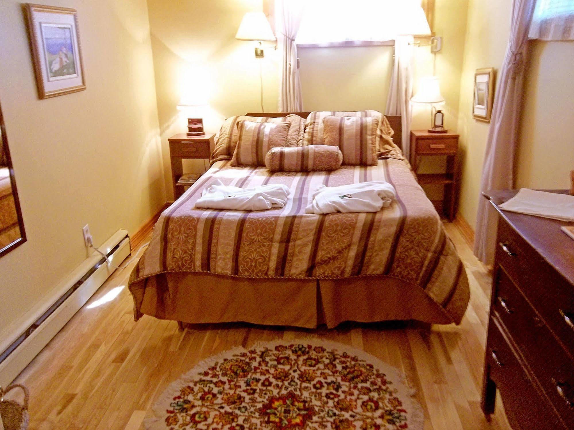 Gite La Halte Du Verger Bed And Breakfast Riviere-du-Loup Exterior photo