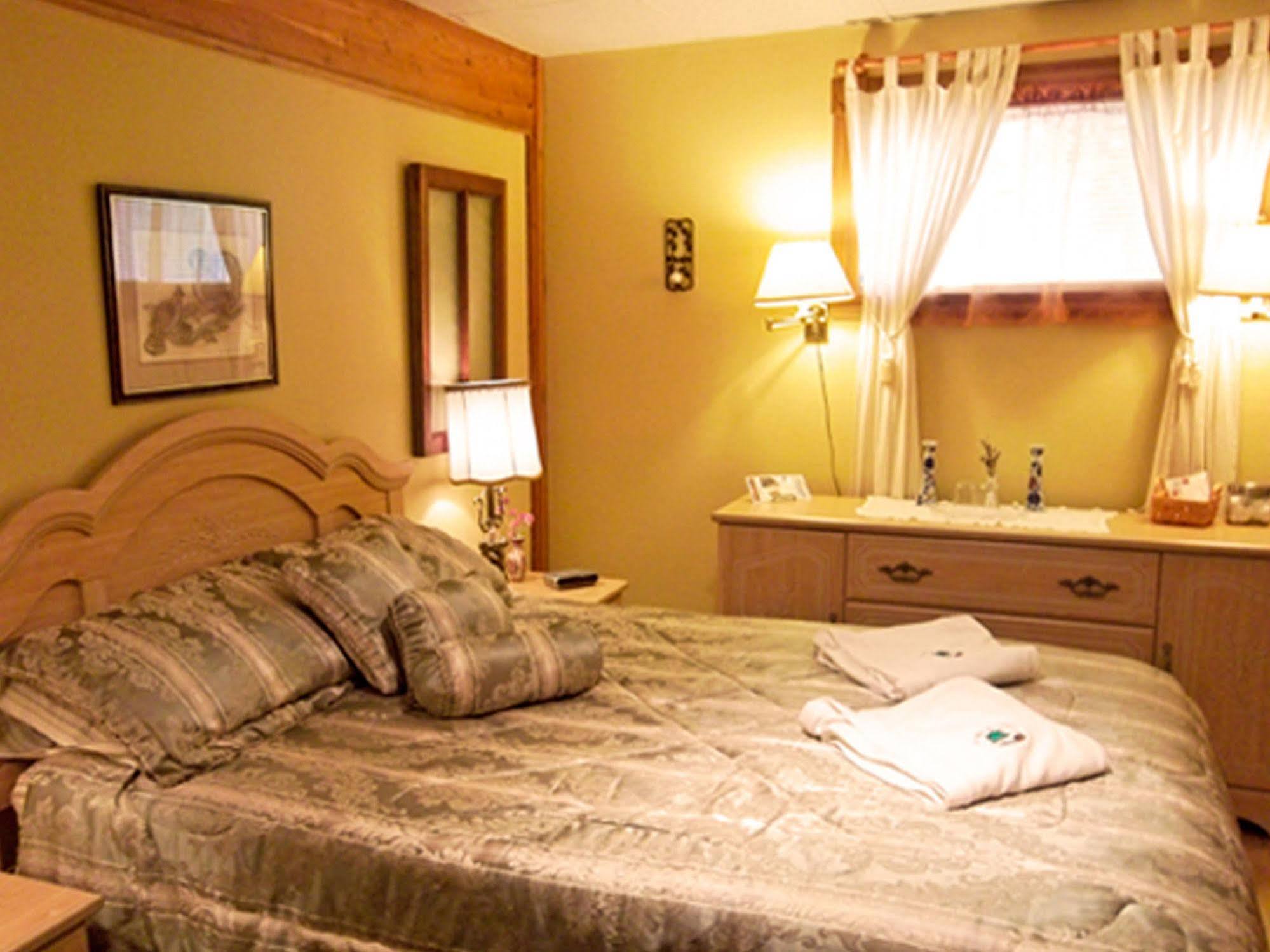 Gite La Halte Du Verger Bed And Breakfast Riviere-du-Loup Exterior photo