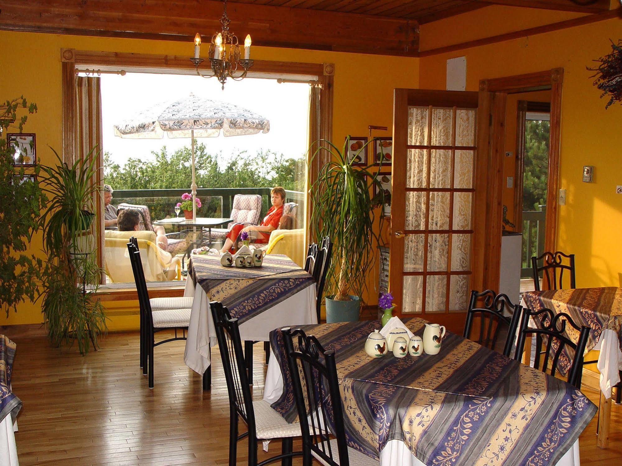 Gite La Halte Du Verger Bed And Breakfast Riviere-du-Loup Exterior photo