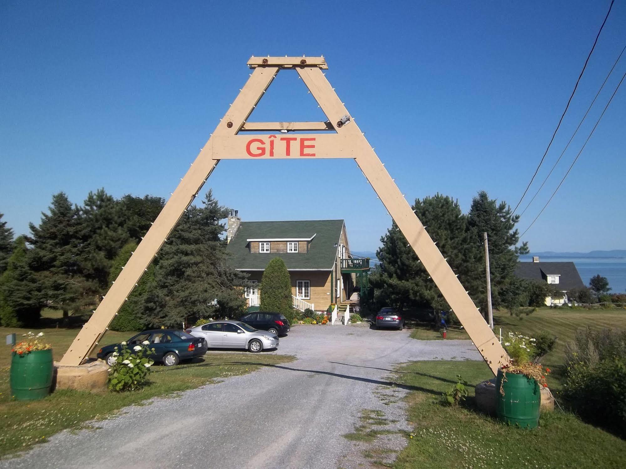 Gite La Halte Du Verger Bed And Breakfast Riviere-du-Loup Exterior photo