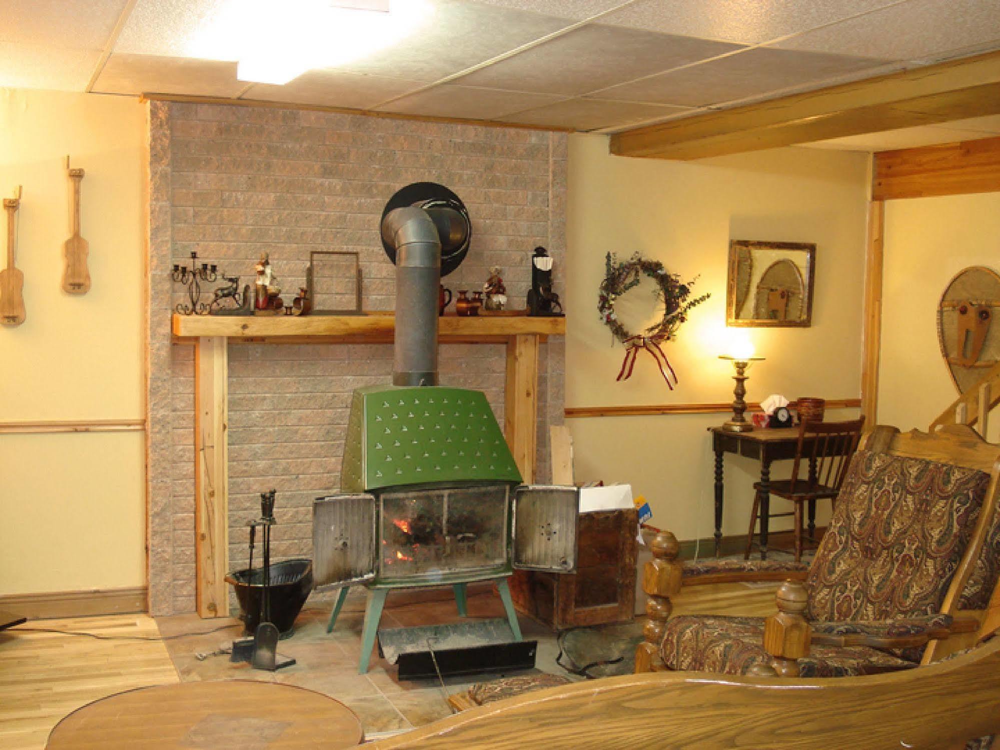 Gite La Halte Du Verger Bed And Breakfast Riviere-du-Loup Exterior photo